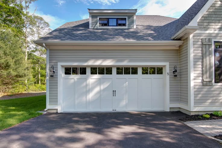 Garage Door Technicians in Lake Elsinore